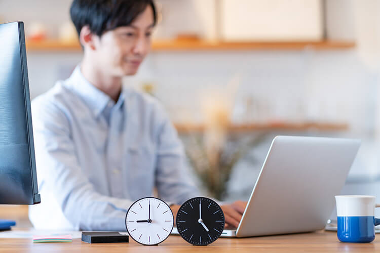 労働生産性とは?計算式や日本の労働生産性の現状と課題を解説